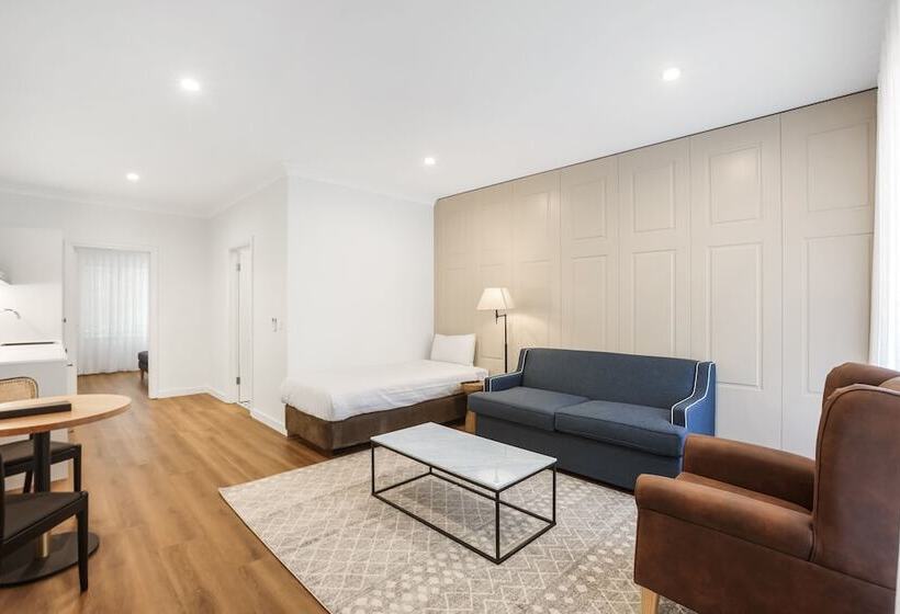 סוויטה, Clare Country Club