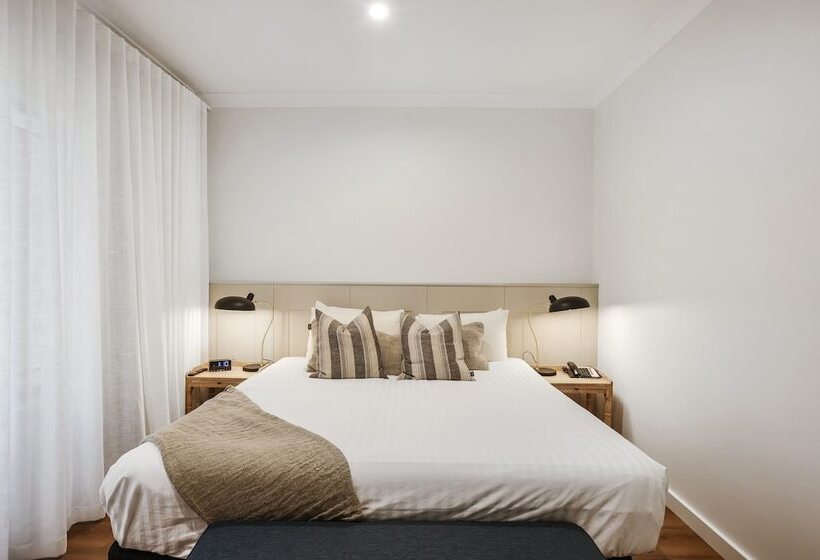 סוויטה, Clare Country Club