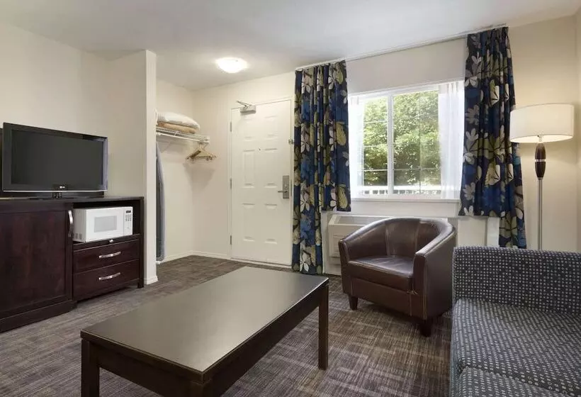 Sviitti, Days Inn By Wyndham Kelowna
