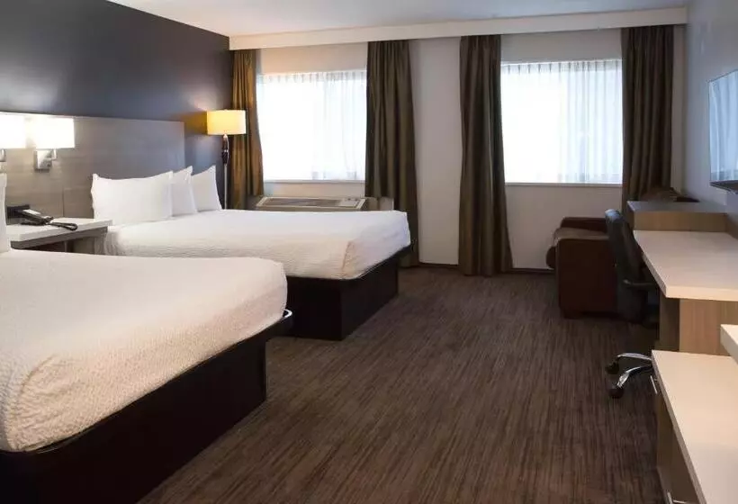 Standard-huone Sisäpuolella, Days Inn By Wyndham Kelowna