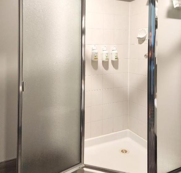 套房, Days Inn By Wyndham Kelowna