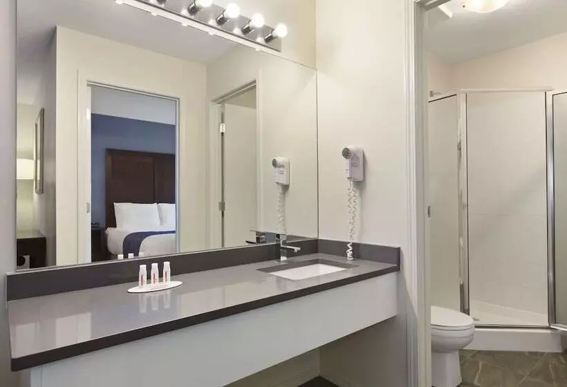 Sviitti, Days Inn By Wyndham Kelowna