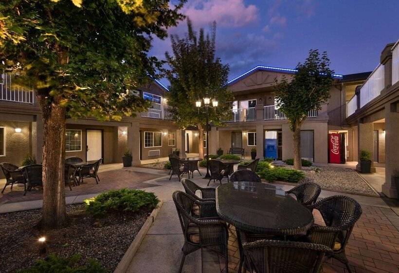 套房, Days Inn By Wyndham Kelowna