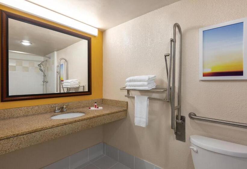 חדר סטנדרט מותאם לאדם עם מוגבלויות, Envision Hotel Miami International Airport