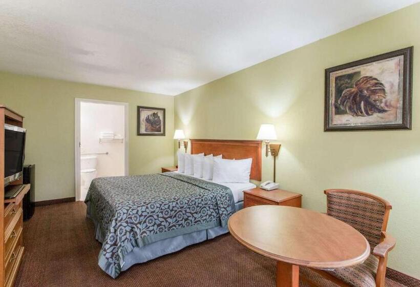 اتاق استاندارد با تخت بزرگ برای معلولان, Days Inn By Wyndham Ormond Beach