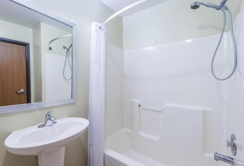 适合残疾人使用的标准间, Days Inn By Wyndham Pueblo