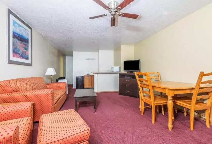 استودیوی استاندارد, Days Inn By Wyndham Pueblo