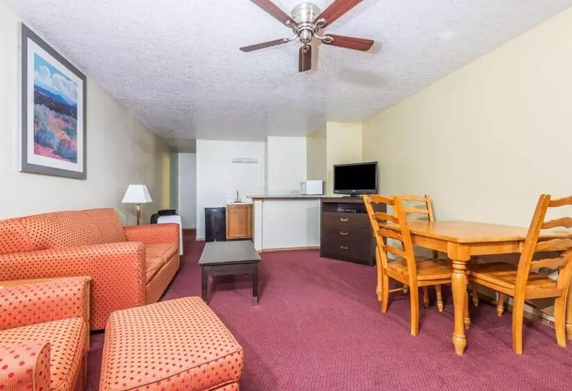 استودیوی استاندارد, Days Inn By Wyndham Pueblo