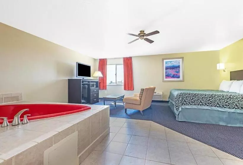 سوئیت با تخت بزرگ, Days Inn By Wyndham Pueblo