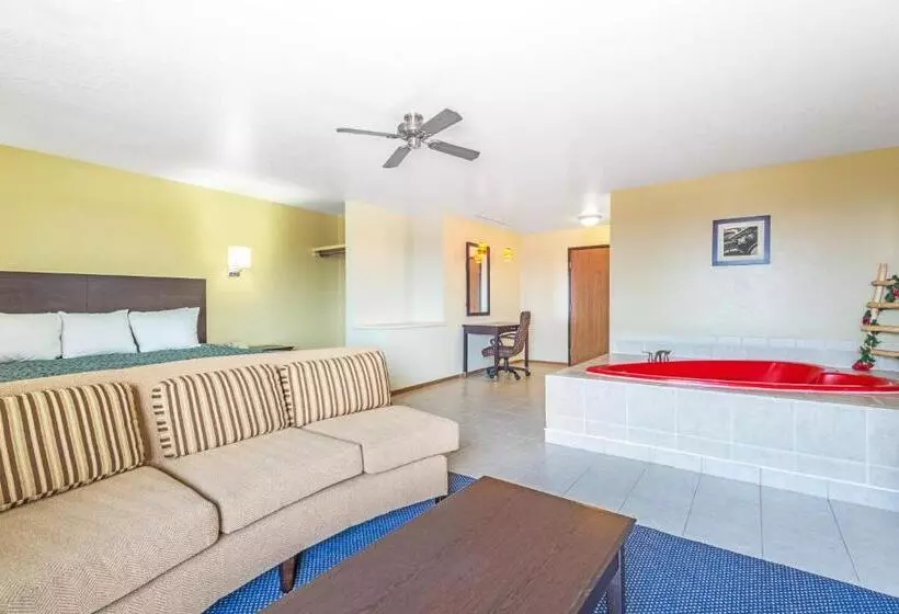 سوئیت با تخت بزرگ, Days Inn By Wyndham Pueblo