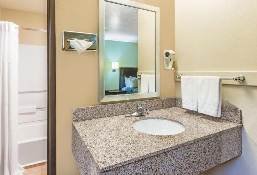 带大床的复式套间, Days Inn By Wyndham Pueblo