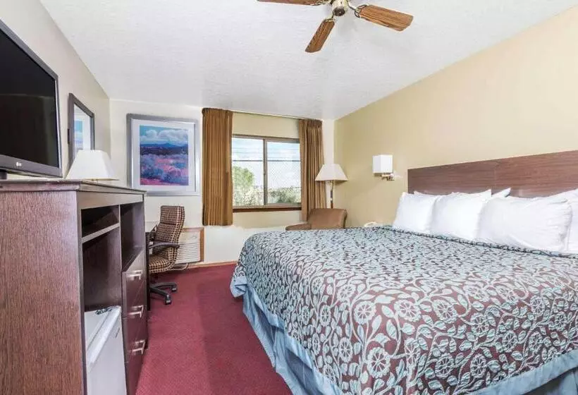 اتاق استاندارد با تخت بزرگ, Days Inn By Wyndham Pueblo