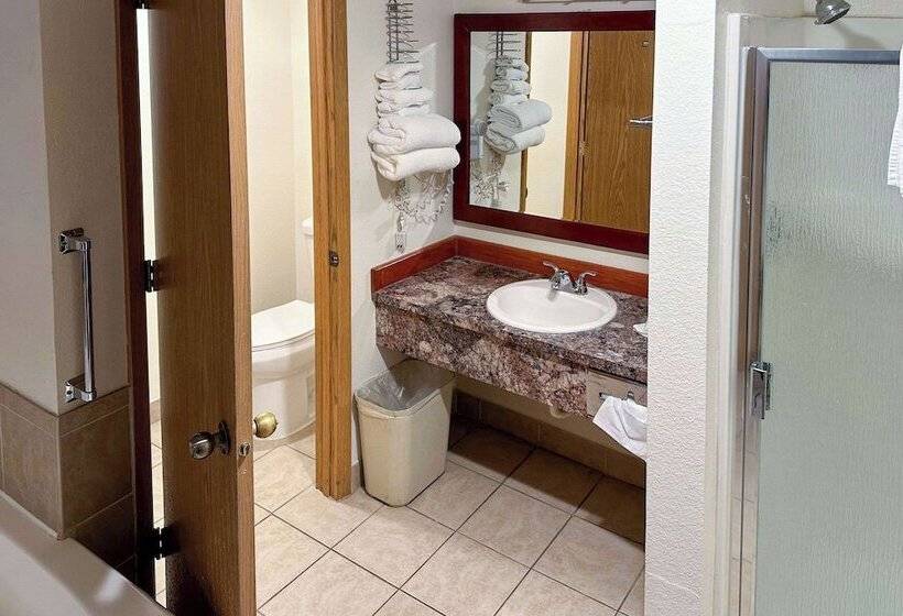 جناح, Econo Lodge Edmonds North Seattle