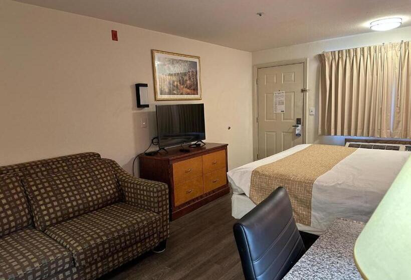 جناح, Econo Lodge Edmonds North Seattle