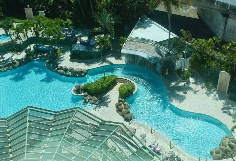 سوییت با چشمانداز استخر, Embassy Suites By Hilton San Juan Hotel & Casino