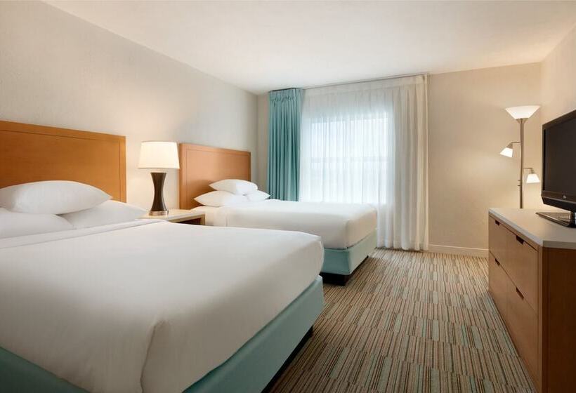 سوییت با چشمانداز استخر, Embassy Suites By Hilton San Juan Hotel & Casino