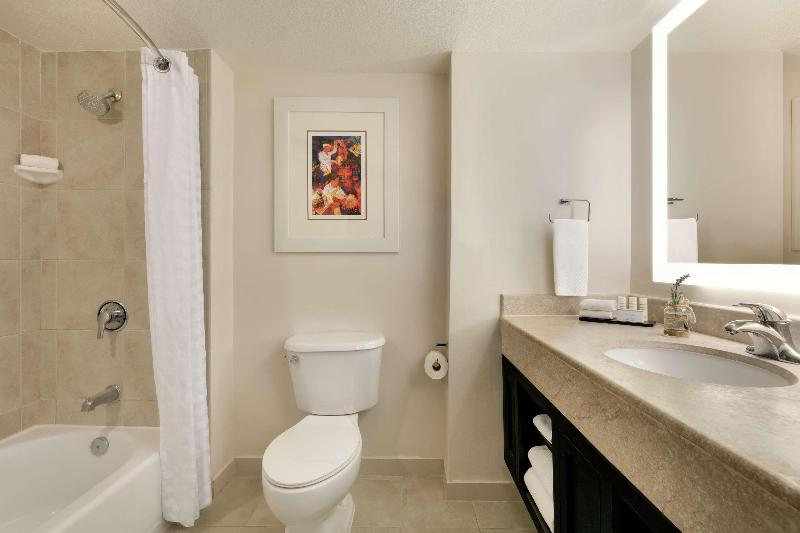 سوئیت با تخت بزرگ, Embassy Suites By Hilton San Juan Hotel & Casino