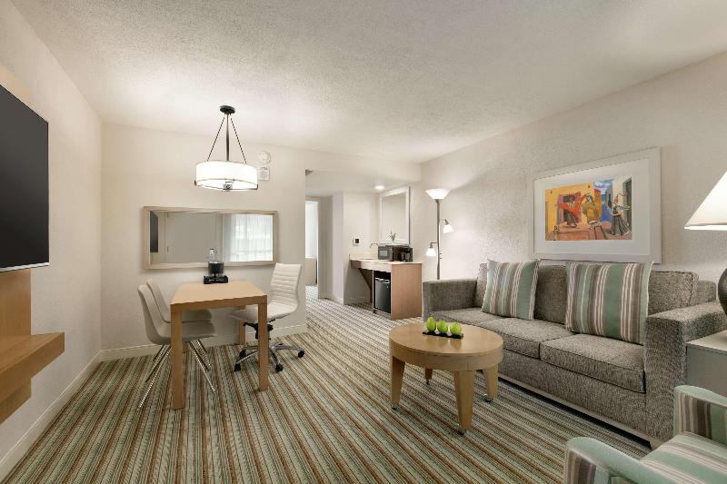 سوئیت با تخت بزرگ, Embassy Suites By Hilton San Juan Hotel & Casino