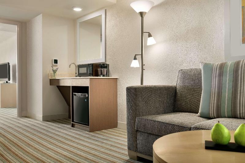 سوئیت با تخت بزرگ, Embassy Suites By Hilton San Juan Hotel & Casino