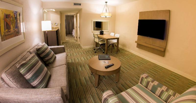 سوئیت با تخت بزرگ, Embassy Suites By Hilton San Juan Hotel & Casino