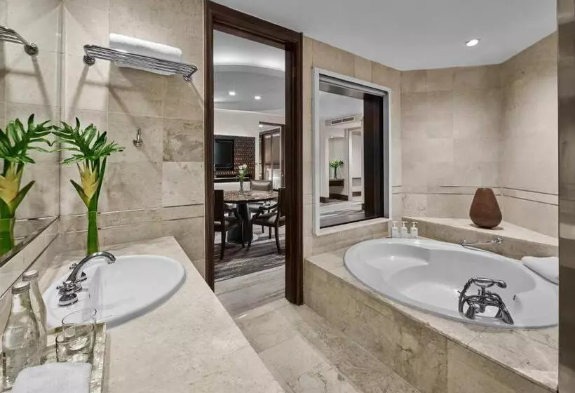 Deluxe Junior Suite, Gran Melia Jakarta