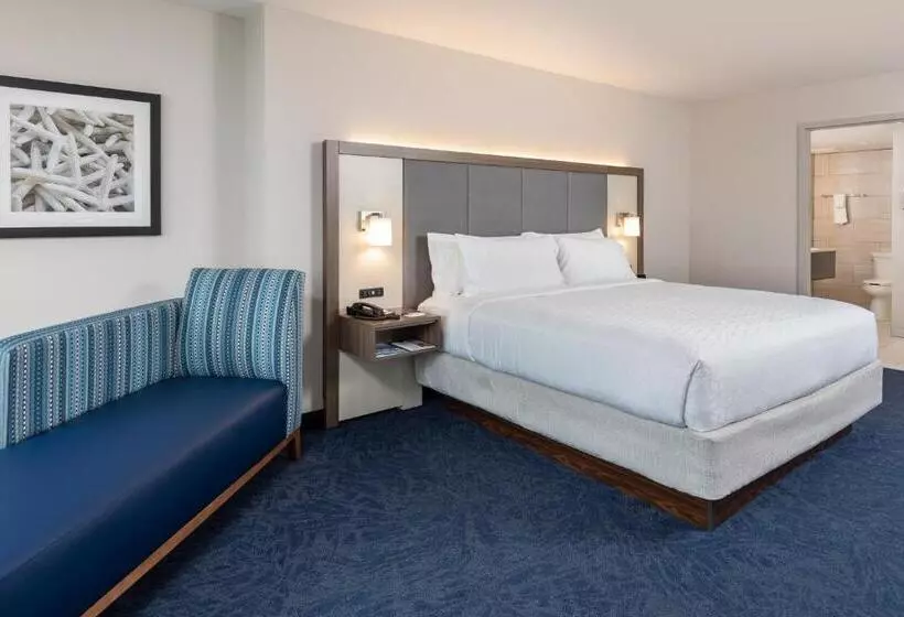 身障者適用キングサイズベッドルーム, Holiday Inn Express Pensacola Beach, An Ihg