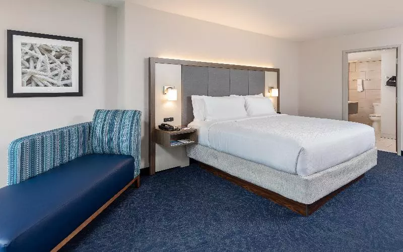 身障者適用キングサイズベッドルーム, Holiday Inn Express Pensacola Beach, An Ihg
