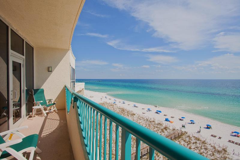 מיטת קינג בסוויטה, Holiday Inn Express Pensacola Beach, An Ihg