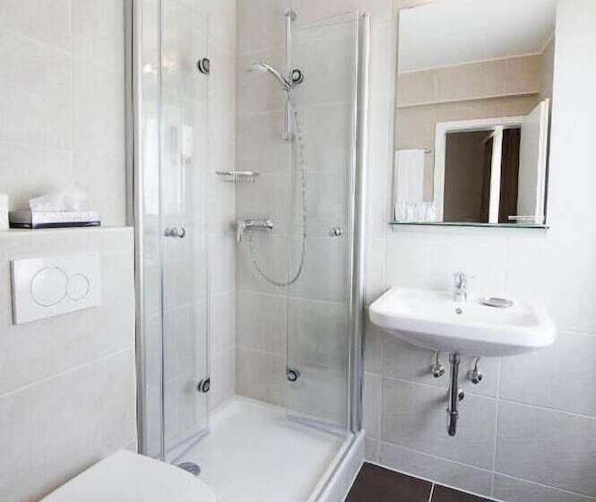 اتاق استاندارد یک نفره, Neufeld