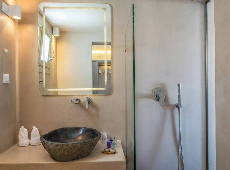 חדר סופריור, Rochari