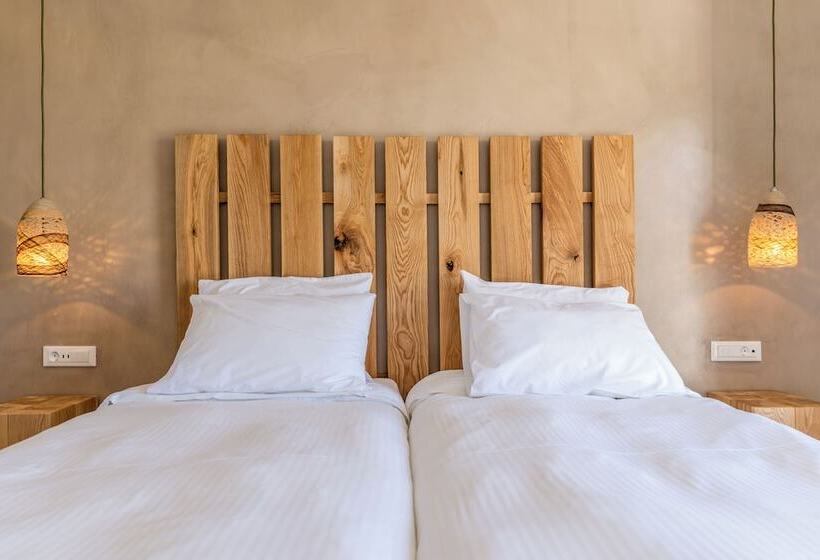 חדר סופריור, Rochari