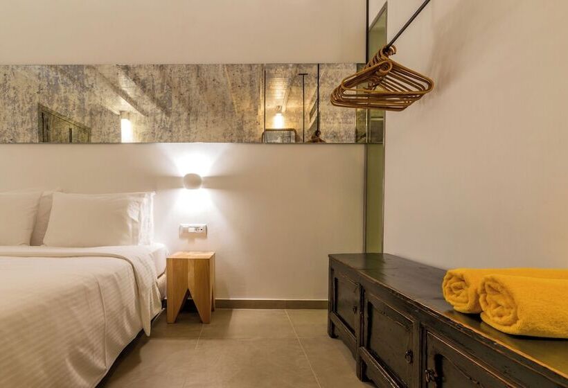 חדר סופריור, Rochari