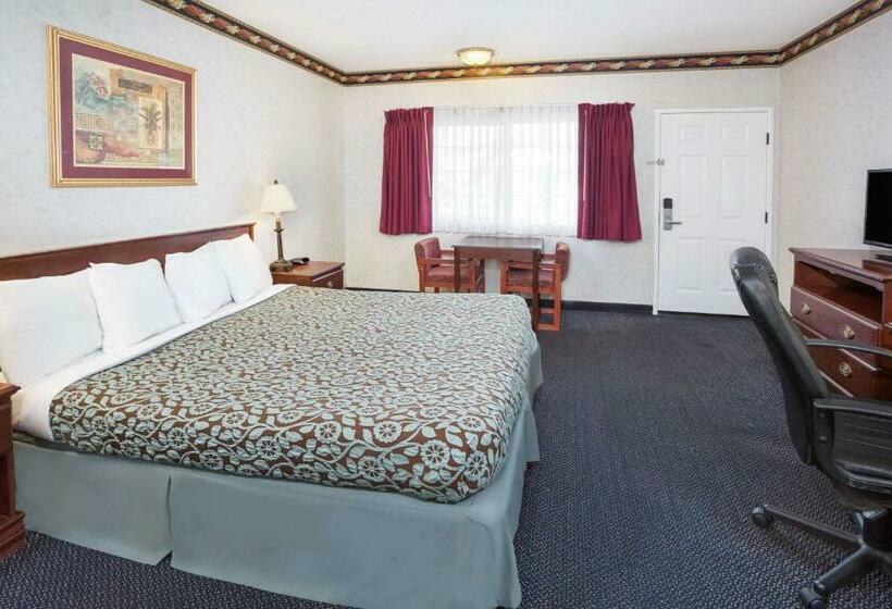 身障者適用キングサイズベッドルーム, Sunset Inn