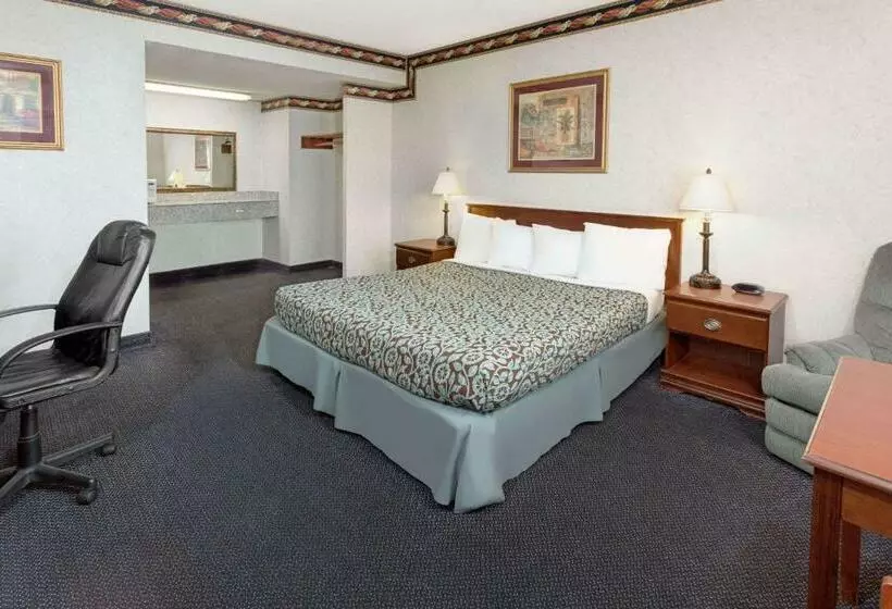 身障者適用キングサイズベッドルーム, Sunset Inn