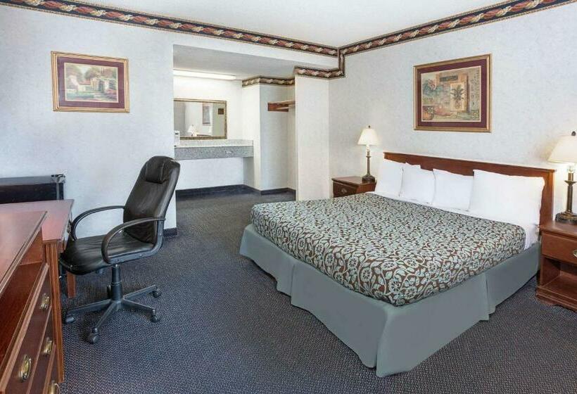 身障者適用キングサイズベッドルーム, Sunset Inn