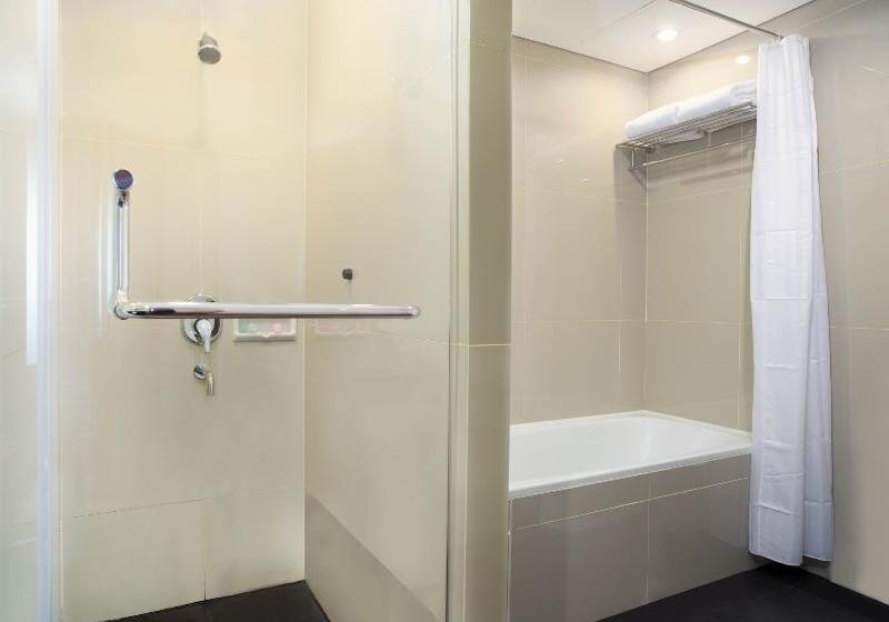 اتاق استاندارد سه نفره, Tulip Inn Antwerpen