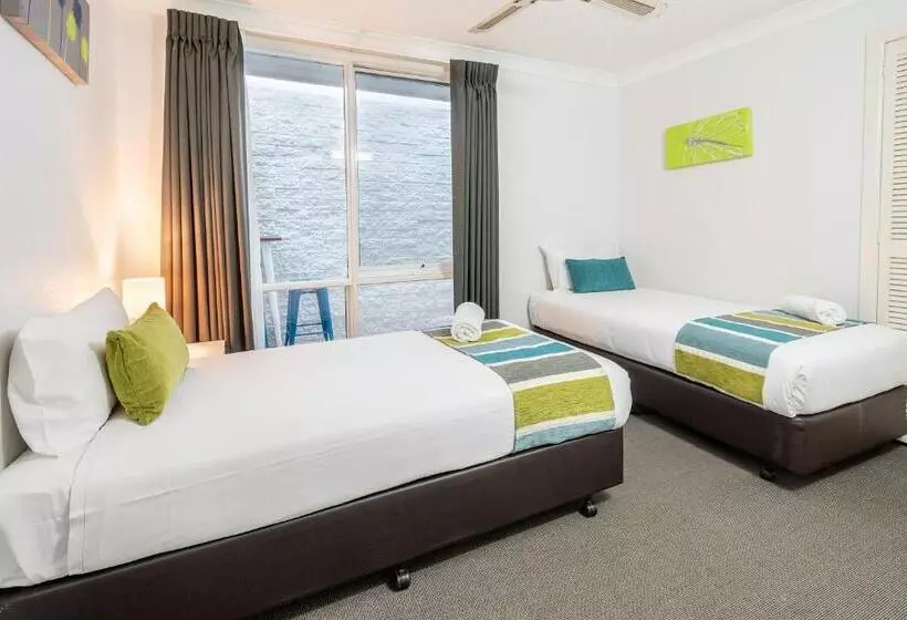 آپارتمان 4 خوابه, The Beach Motel Hervey Bay