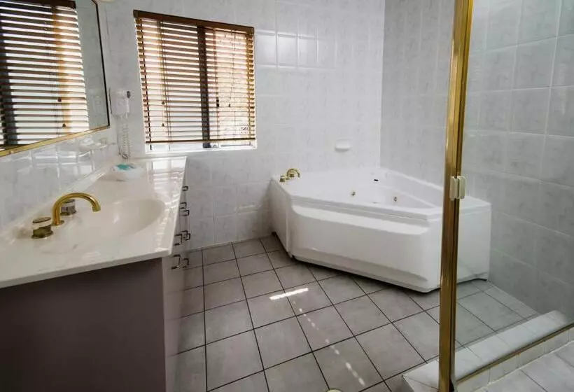 خانه 3 خوابه, The Beach Motel Hervey Bay