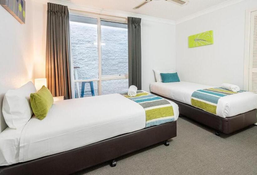 דירת שלושה חדרים, The Beach Motel Hervey Bay