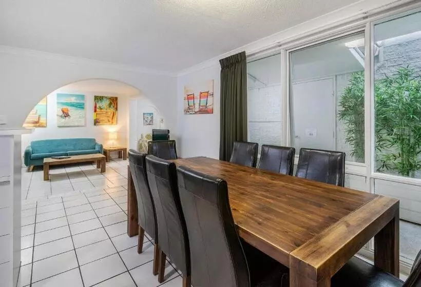 آپارتمان 3 خوابه, The Beach Motel Hervey Bay