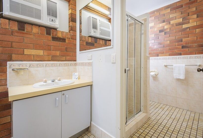 חדר אקונומי, The Beach Motel Hervey Bay