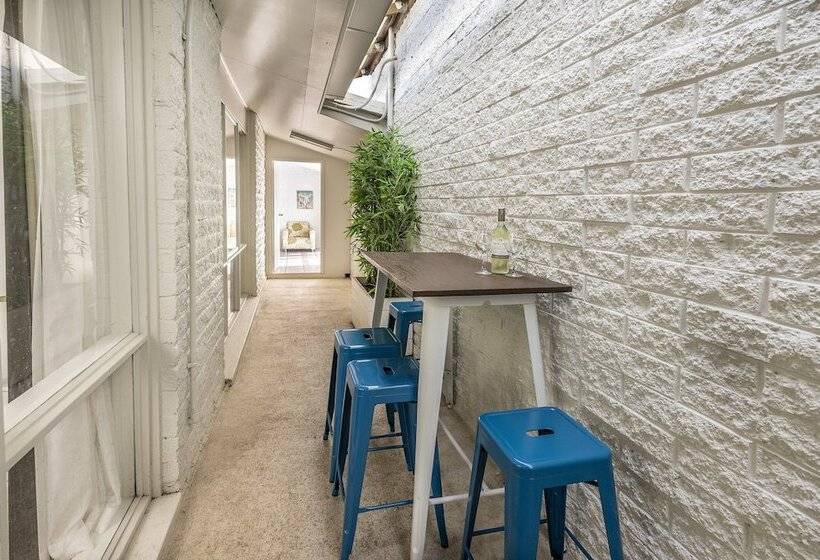 דירת שלושה חדרים, The Beach Motel Hervey Bay