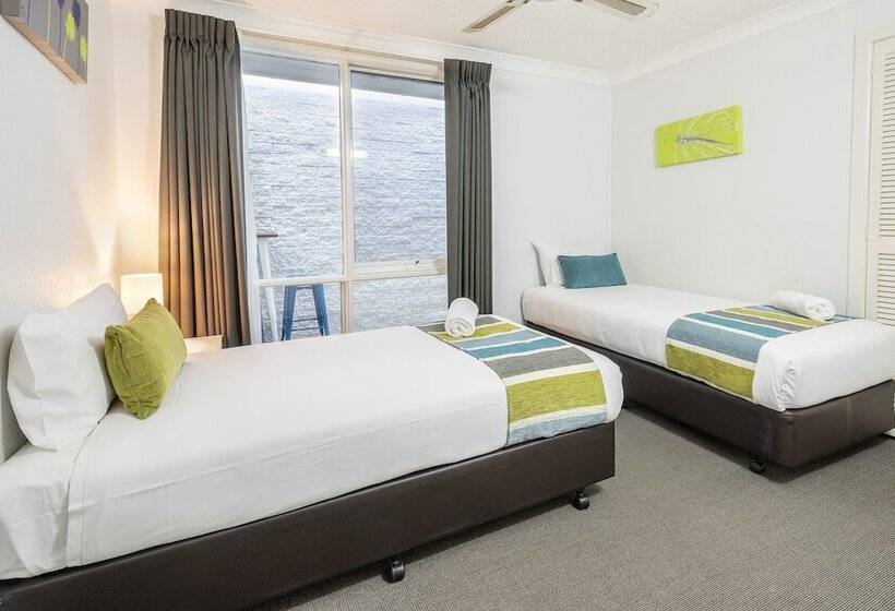 דירת שלושה חדרים, The Beach Motel Hervey Bay