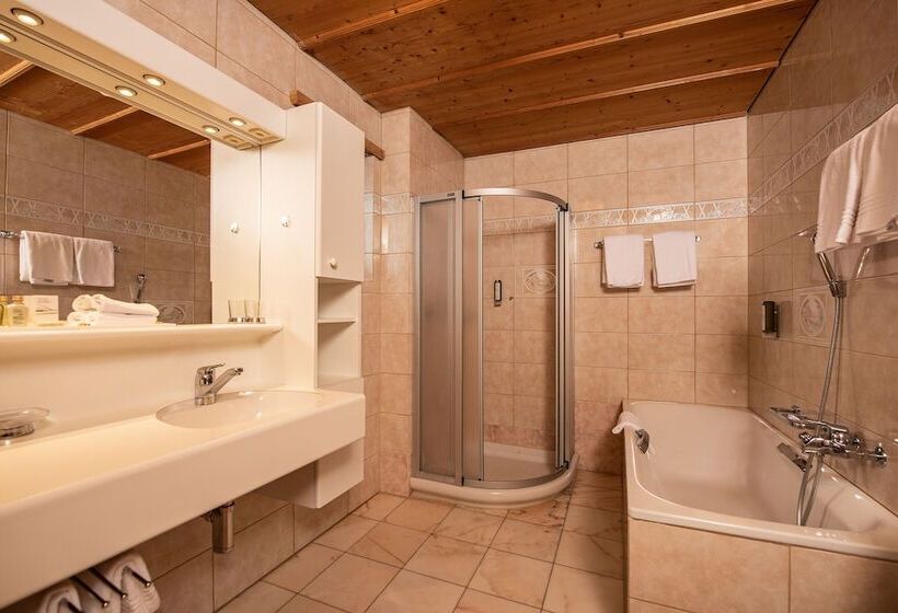 Полулюкс, Schlosshotel Chastè