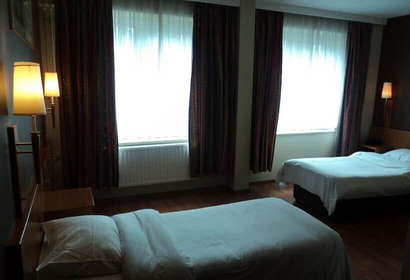 标准三人间, Albert