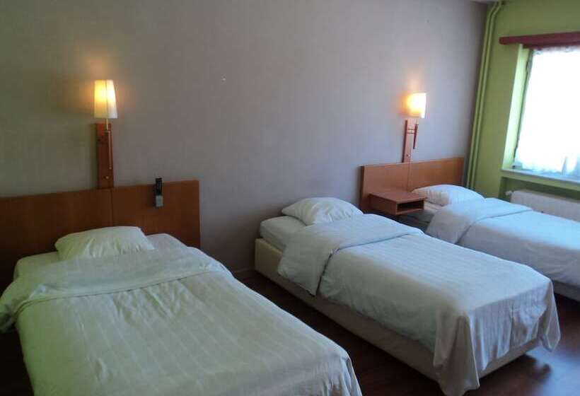 标准三人间, Albert