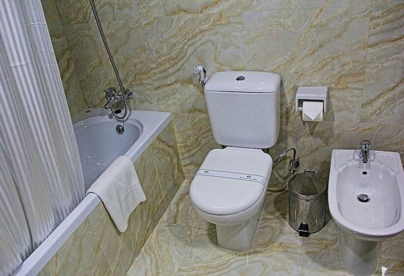 غرفة قياسية فردية, Bahrain International