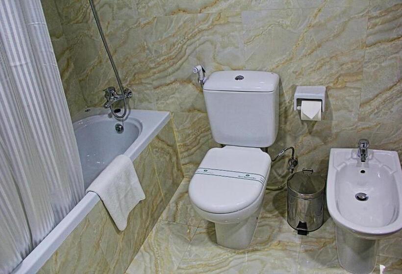 غرفة قياسية, Bahrain International