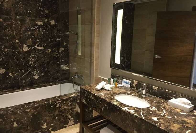 اتاق اجرایی با تخت بزرگ, Hilton Berlin