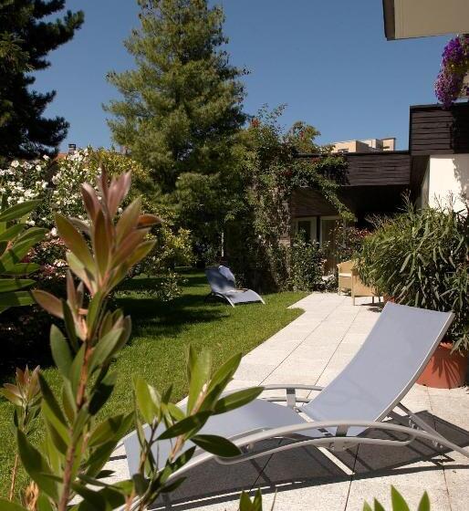 غرفة قياسية ثلاثية مطلة علي الحديقة, Krone